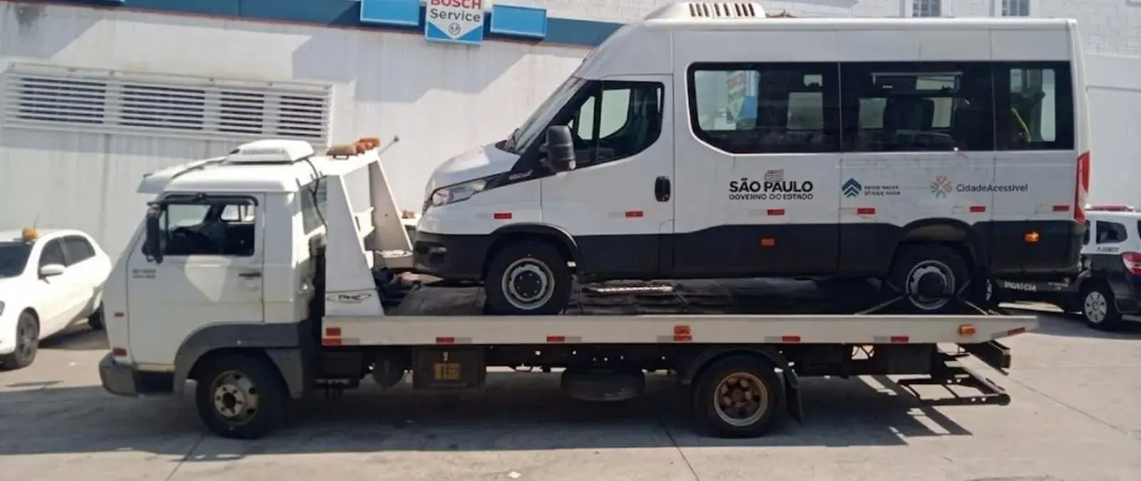 Transporte de equipamento em plataforma pela Guincho Trans Augusto