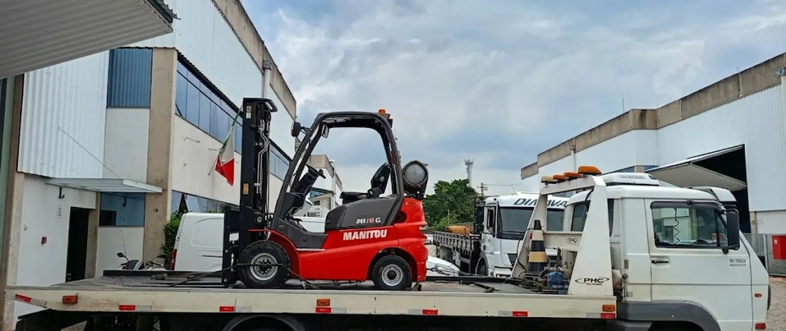 Guincho plataforma preparado para transporte de empilhadeira