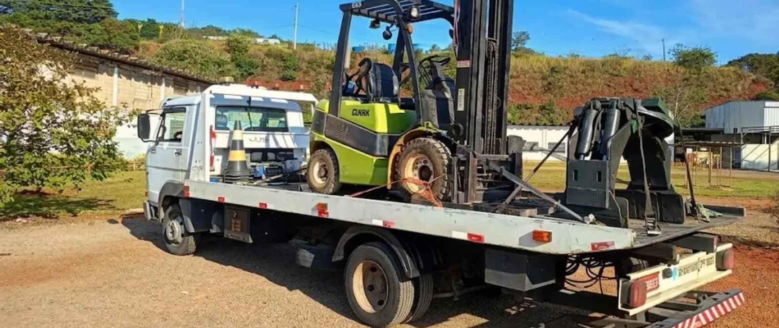 Guincho Trans Augusto realizando transporte de empilhadeira em Campinas